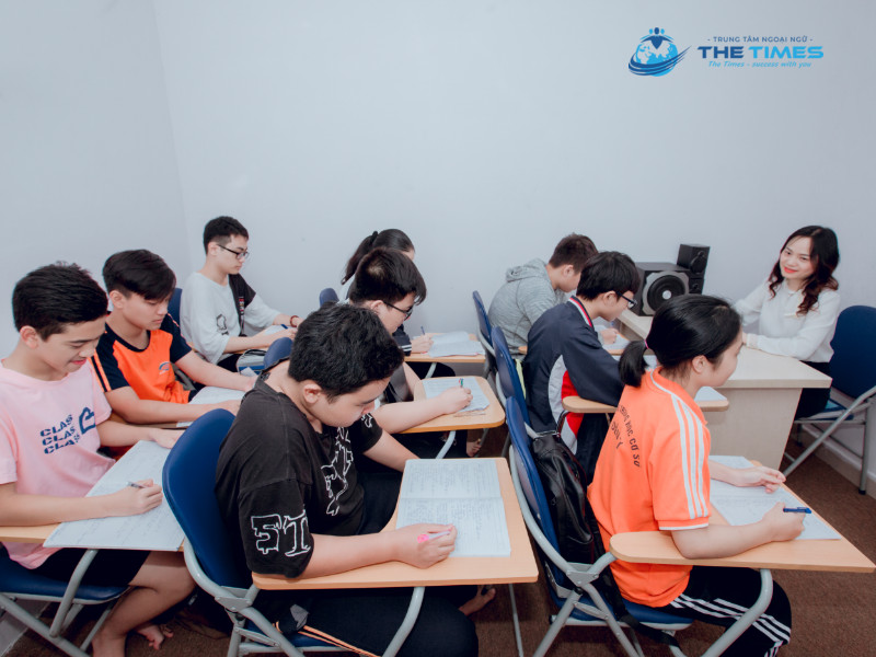 Trung tâm ngoại ngữ THE TIMES giảng dạy Tiếng Anh cho học sinh THCS